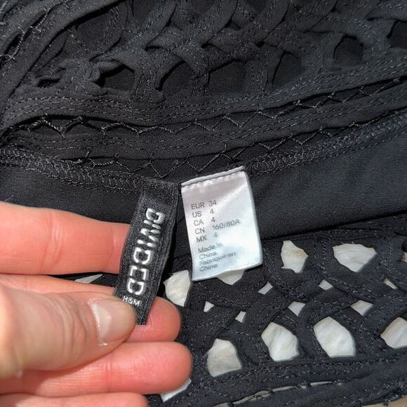 H&M Divided black cropped flutter sleeve blouse | Sz 4 - Picture 7 of 7